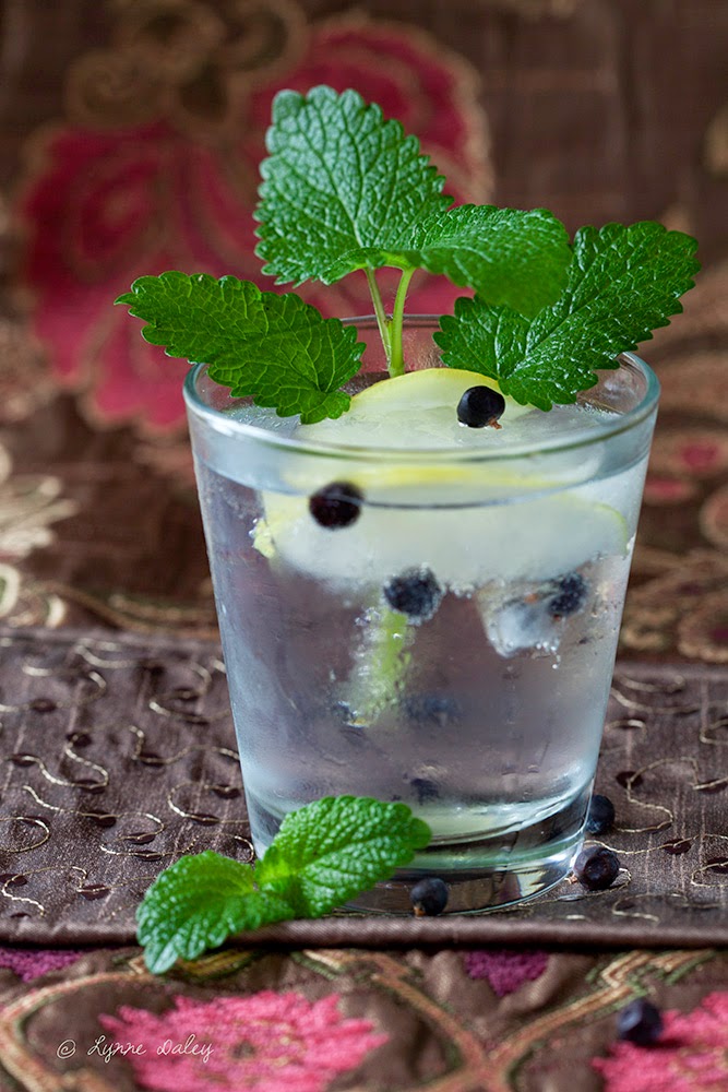 Cafe Lynnylu All About Juniper Berries, a Juniper Berry Peppercorn Rub