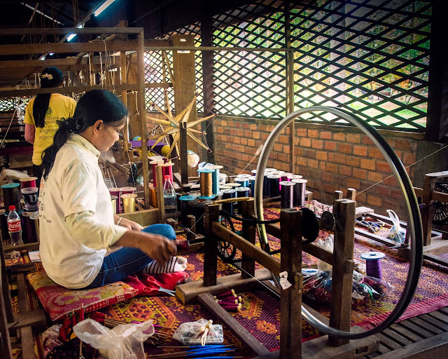 La soie des Artisans d'Angkor. Photo par Bryon Lippincott (CC) La soie des Artisans d'Angkor. Photo par Bryon Lippincott (CC)