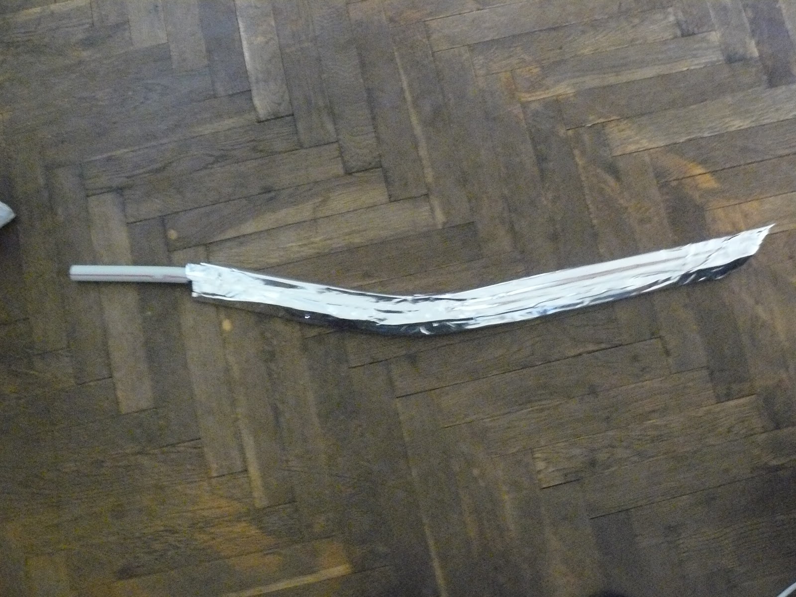 Buskador's LARP How to make a curved larp boffer sword.