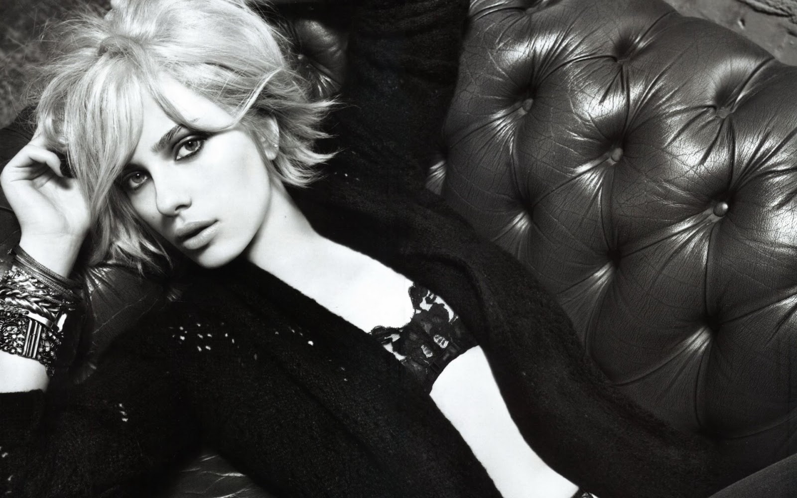 Screensaver HD HOT STUNNING BABES WALLPAPERS