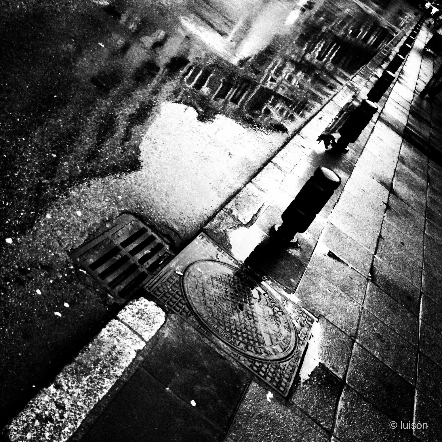 Luisón: Reflections on puddles / Reflejos en charcos. March 2011