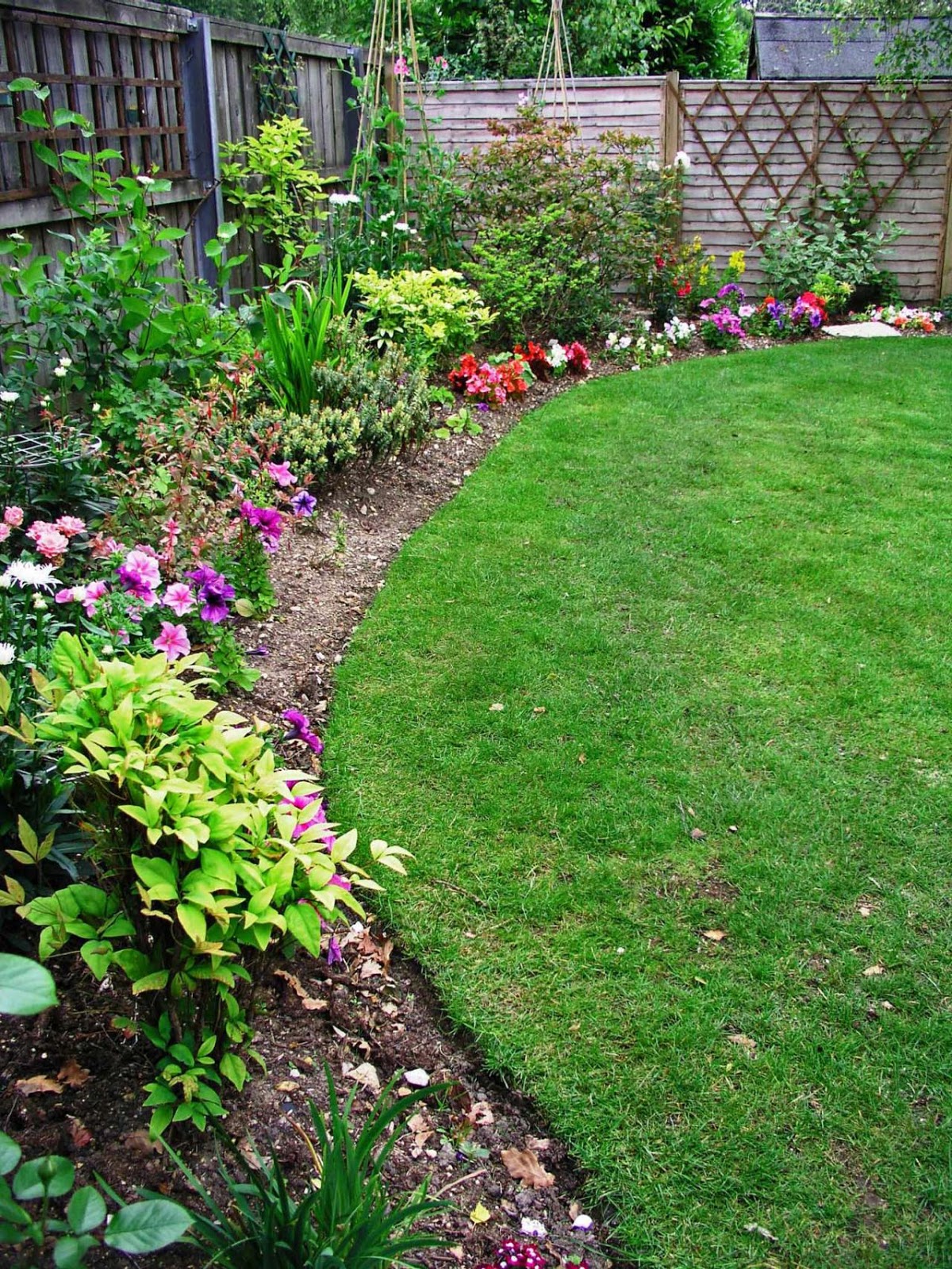 3 Easy Steps to Get That Professional Edging Look | Harmony Hills Home