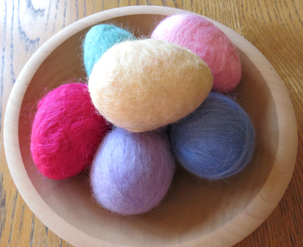 Easy Felted Easter Eggs Tutorial