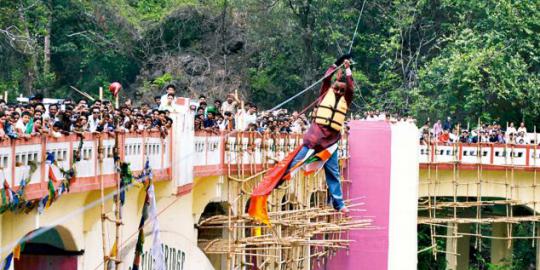 Syailendra Nath Roy tewas saat meluncur di atas tali dengan rambutnya