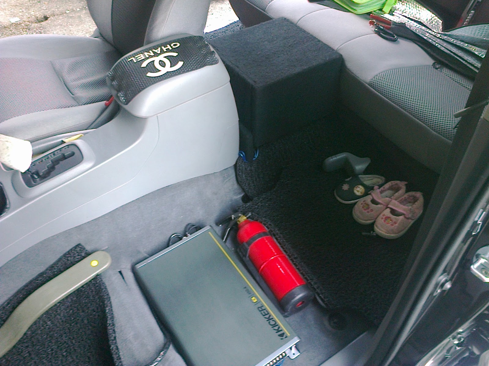 EB AUDIO toyota hilux 10'' subwoofer box custom work