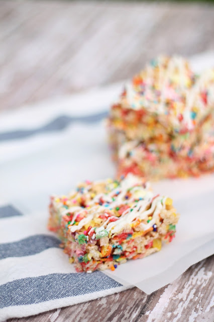 Fruity Marshmallow Treats via @labride