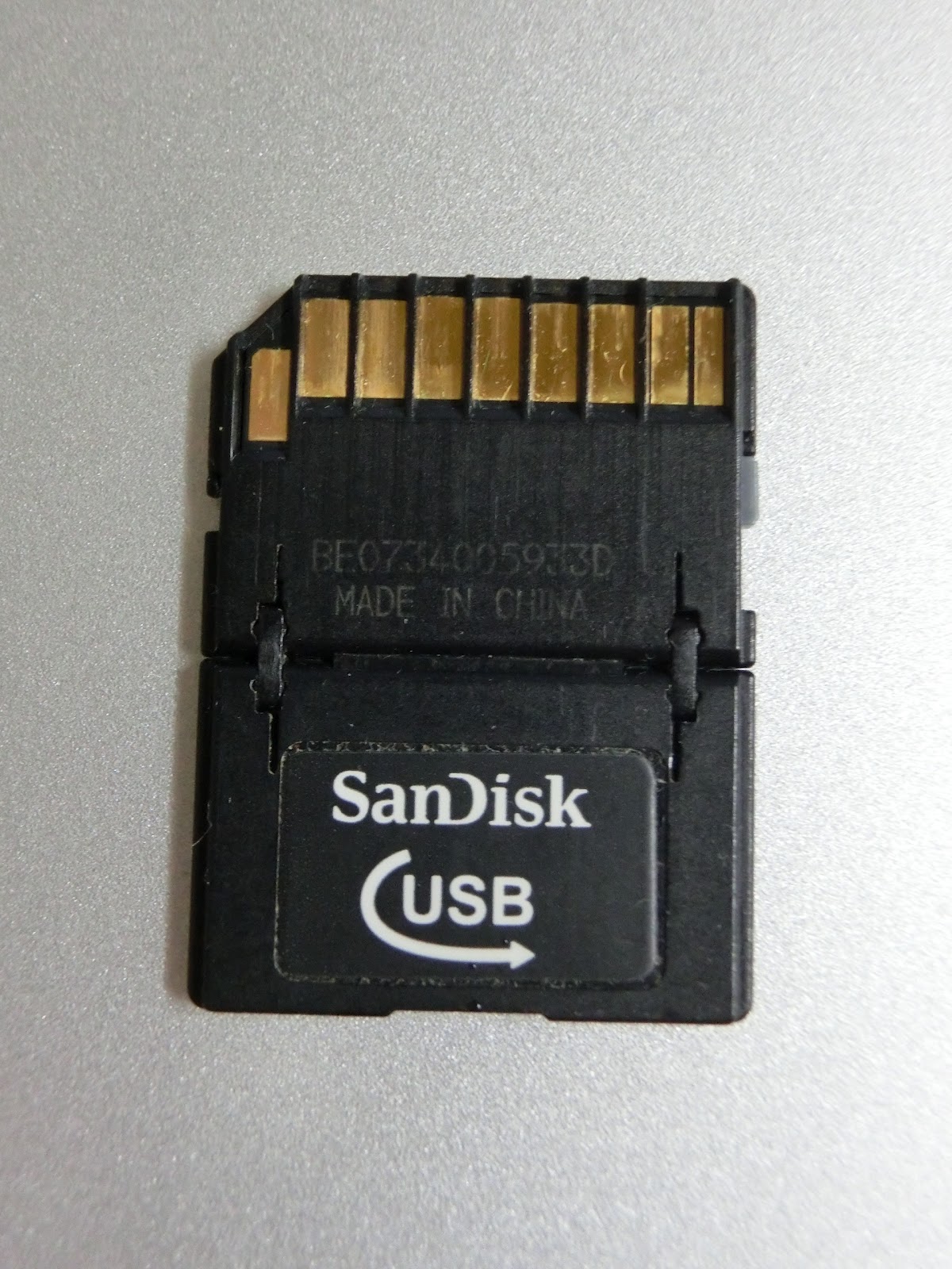 MacBook aNd I SD Cards With BuiltIn USB Plugs