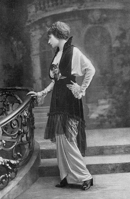 i love historical clothing: 1914 robe's