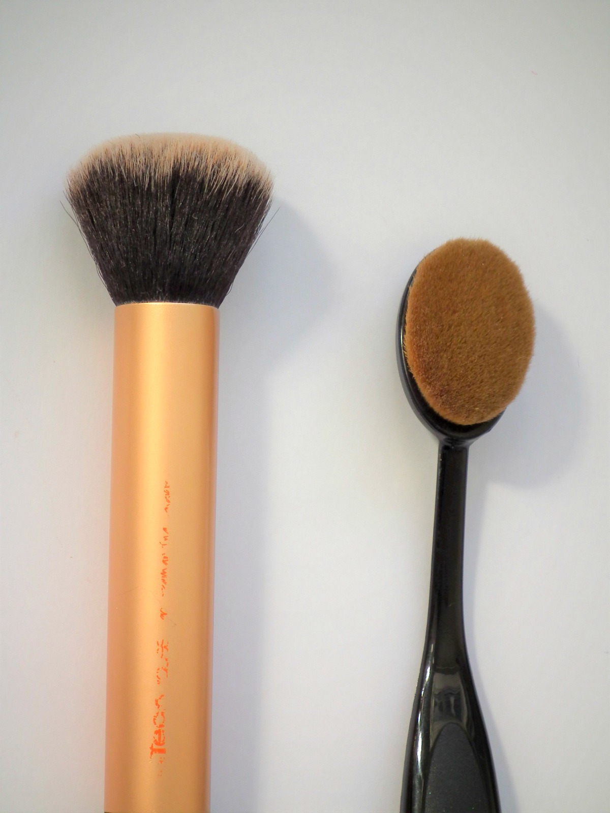 Oval Brush VS Buffing Brush Which one is better? Its Lauren Victoria