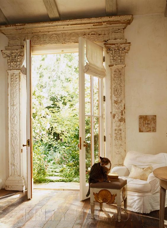Breathtaking European farmhouse decorated room found on Hello Lovely Studio