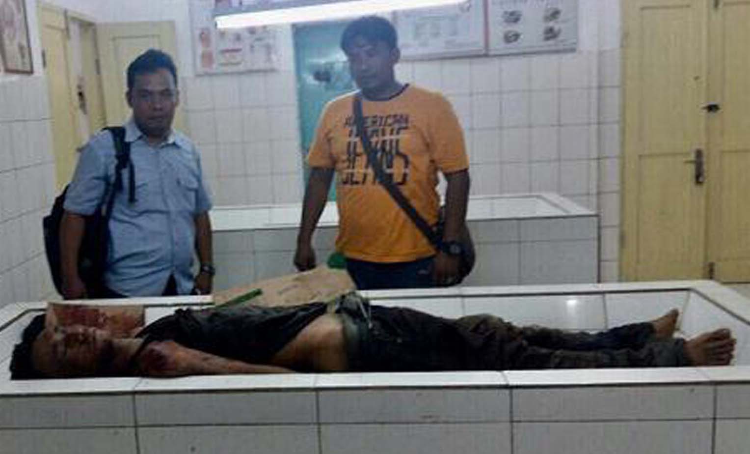 Jenazah warga Batubara yang merampok di Simalungun dan ditembak mati di Paluta saat berada di rumah sakit. Jenazah warga Batubara yang merampok di Simalungun dan ditembak mati di Paluta saat berada di rumah sakit.