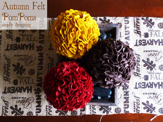 Felt PomPoms | #falldecor #turkeytablescapes #felt #sizzix #thanksgivingdecor