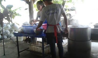 ก๋วยเตี๋ยวเรือเชียงรากใหญ่ ทำกันเห็นๆ