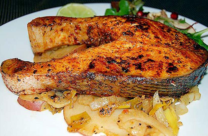 Горбуша на сковороде сочная. Как можно приготовить горбушу на сковороде. Рыбные стейки в панировке. Как можно приготовить горбушу на сковороде. Как можно приготовить горбушу на сковороде.