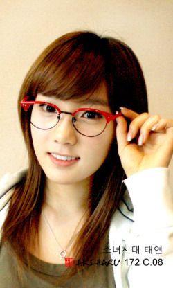 taeyeon+with+glasses.jpg