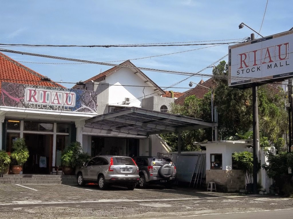Factory Outlet Di Jalan RE Martadinata Jl Riau Bandung  