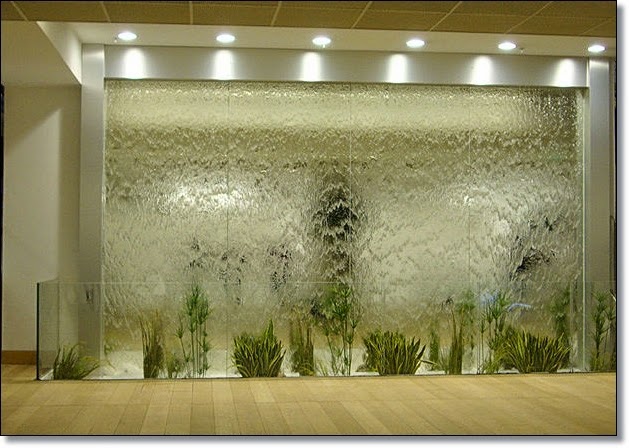 Design Rumah Idaman: Warna-warni Air Terjun Dinding Kaca