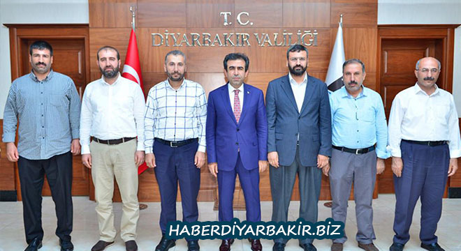 DİMED'den Diyarbakır Valisi Hasan Basri Güzeloğlu'na hayırlı olsun ziyareti DİMED'den Diyarbakır Valisi Hasan Basri Güzeloğlu'na hayırlı olsun ziyareti