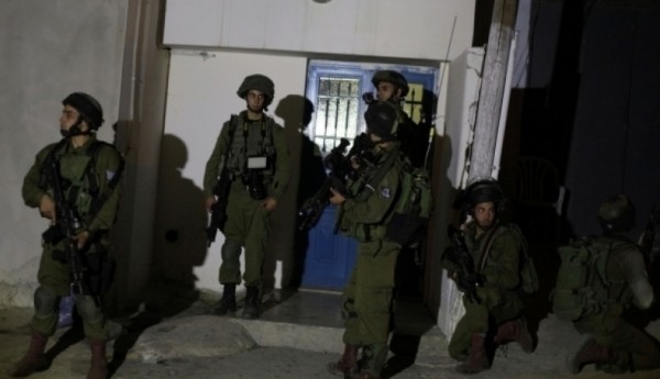 الاحتلال يعتقل ضابطاً في المخابرات الفلسطينية وشقيقه عقب اقتحام قرية رمانة غرب جنين الاحتلال يعتقل ضابطاً في المخابرات الفلسطينية وشقيقه عقب اقتحام قرية رمانة غرب جنين