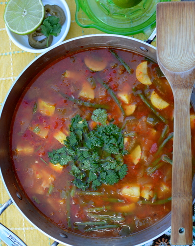 Weight Watchers Mexican Zero Points Soup ♥ AVeggieVenture.com, the spicy adaptation of the famous original zero points soup. Vegan. Low Carb. Gluten Free. Whole 30. Obviously, Weight Watchers Friendly!