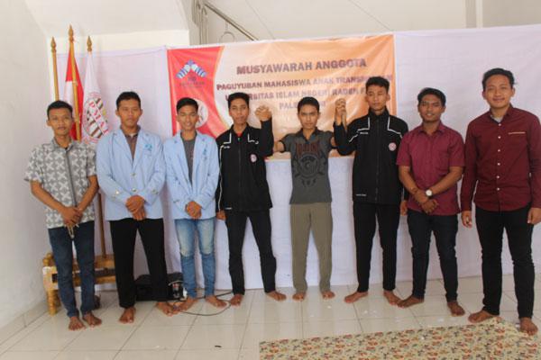 Foto Bersama Ketua dan Wakil Ketua Terpilih Foto Bersama Ketua dan Wakil Ketua Terpilih