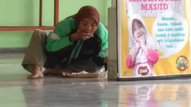 Nak, Ibu Rela Menunda Makan Enak Hari Ini Agar Kamu Bisa Makan Enak, Banyak Netizen Yang Mendoakan Lady Grab Ini Ternyata...