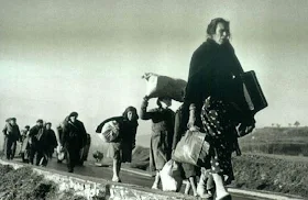 Refugiados malagueños en la carretera Málaga-Almería