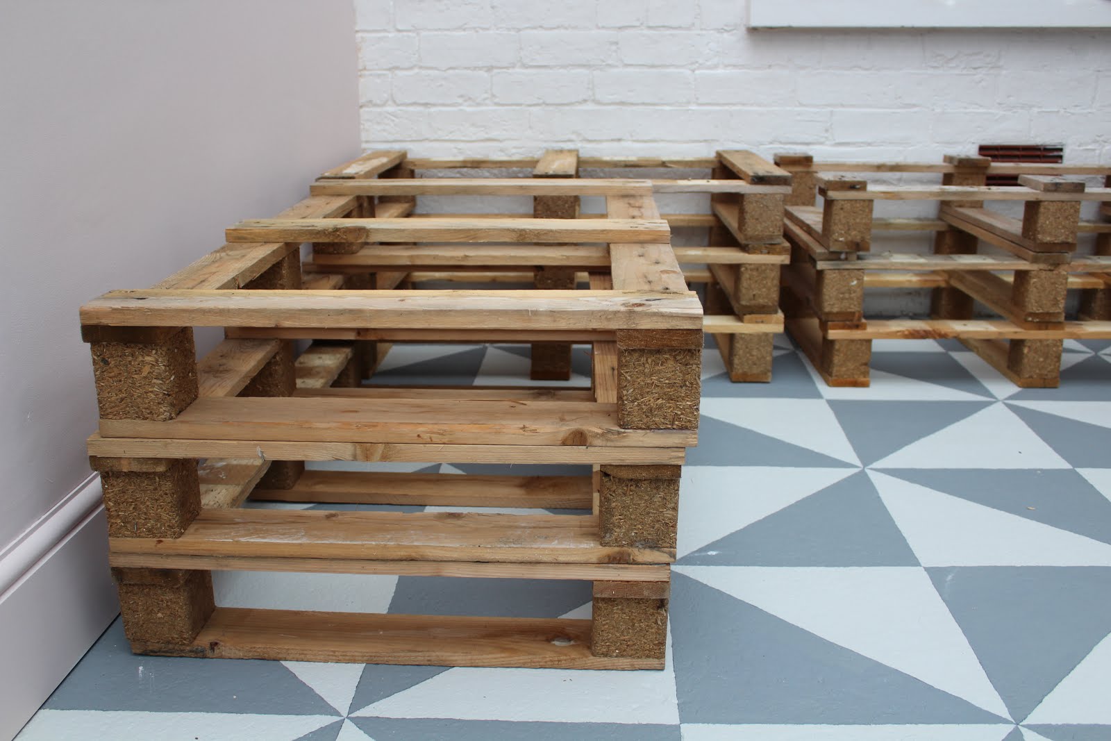 how to build pallet seating the easy way