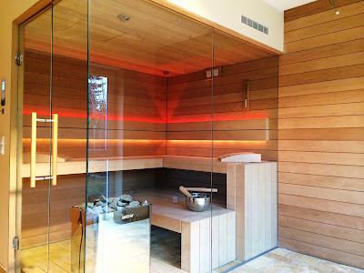Sauna exklusiv mit Glasfront von interwellness