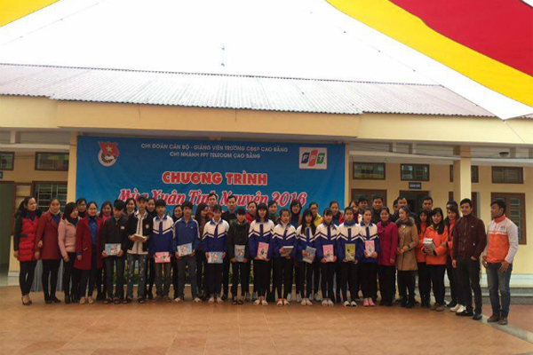 Công Ty FPT Cao Bằng Tặng Quà Cho Trẻ Em Mồ Côi 1 Công Ty FPT Cao Bằng Tặng Quà Cho Trẻ Em Mồ Côi 1