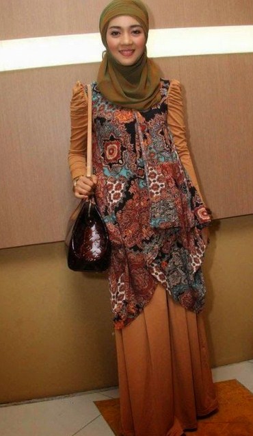  baju batik artis wanita baju batik modern wanita muslimah 