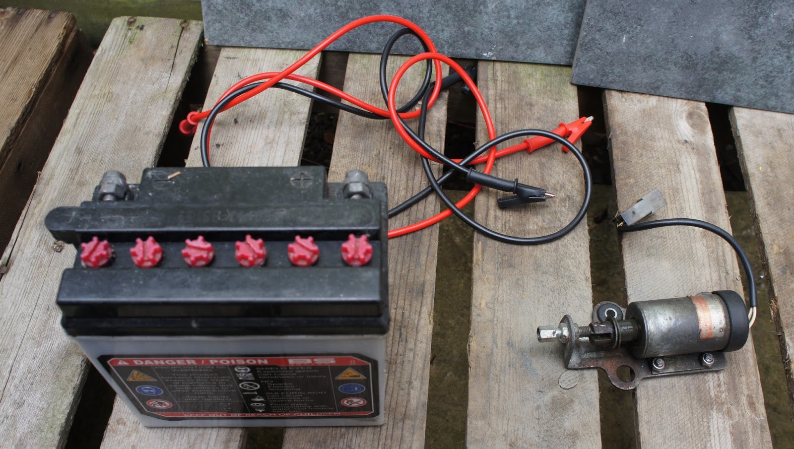 APRILIA RS 125 : Aprilia RS 125 power valve pv solenoid testing ( RAVE )