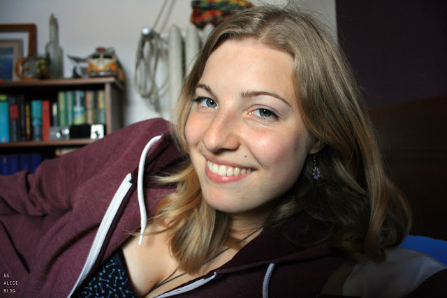 me me, maisy, portrait