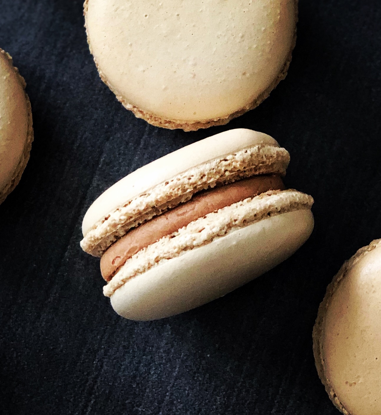 Macarons Caramélia et Fleur de sel EnK de gourmandises