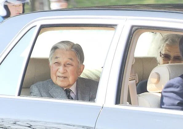 Emperor Akihito and Empress Michiko. Emperor Naruhito, Empress Masako and Princess Aiko arrived at Imperial Palace