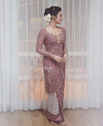 Model Kebaya Terusan Ibu-Ibu Terbaru Masa Kini