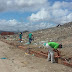 Prefeitura está construindo muro no lixão