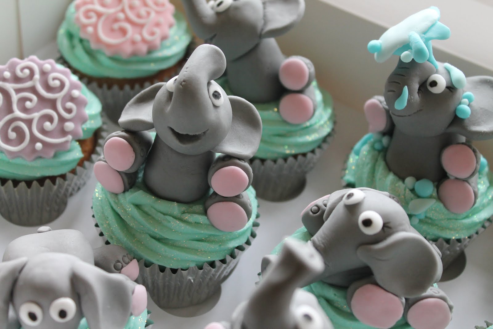 Cupcake Carousels Baby Elephant Cupcakes!