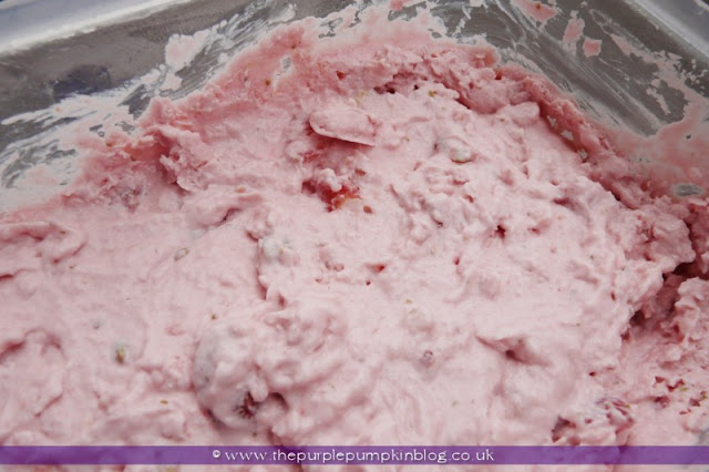 Strawberry & Pistachio Frozen Yoghurt at The Purple Pumpkin Blog