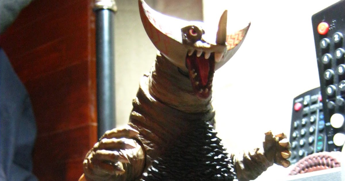 The Kaiju Planet: Kaiju Toy Review - Ultra-Act Gomora