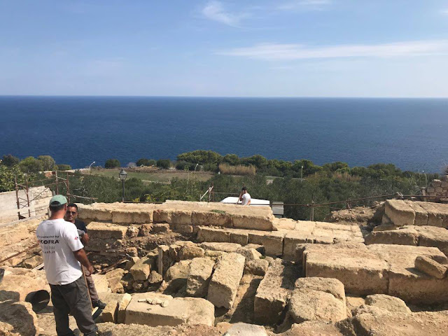 Η ανακάλυψη είναι πρωτοφανής και είναι το μοναδικό παράδειγμα ενός μνημειώδους ελληνικού βωμού που βρίσκεται στην Απουλία. Η ανακάλυψη είναι πρωτοφανής και είναι το μοναδικό παράδειγμα ενός μνημειώδους ελληνικού βωμού που βρίσκεται στην Απουλία.