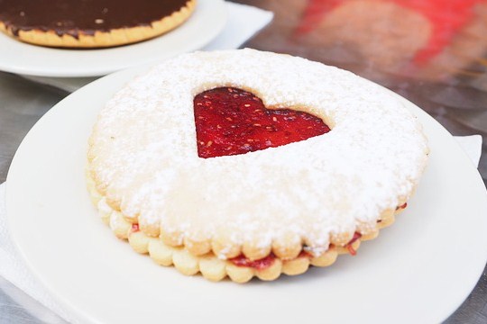 Galletas dobles con corazón galletas con corazon recortado de mermelada