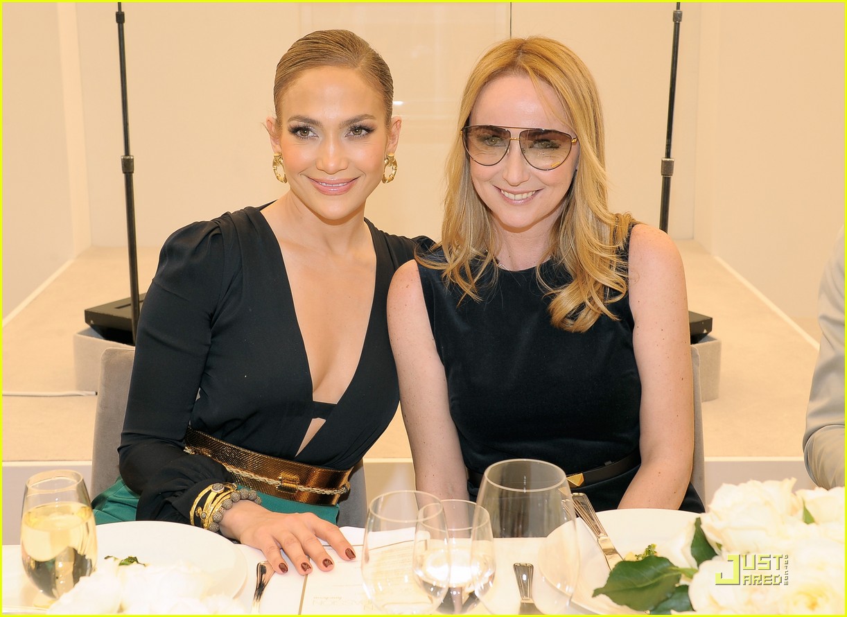 http://4.bp.blogspot.com/-xC7uSUha_Sg/TVYgjKhT8-I/AAAAAAAAkq0/JMZSkCYUg7M/s1600/jennifer-lopez-marc-anthony-unicef-03.jpg