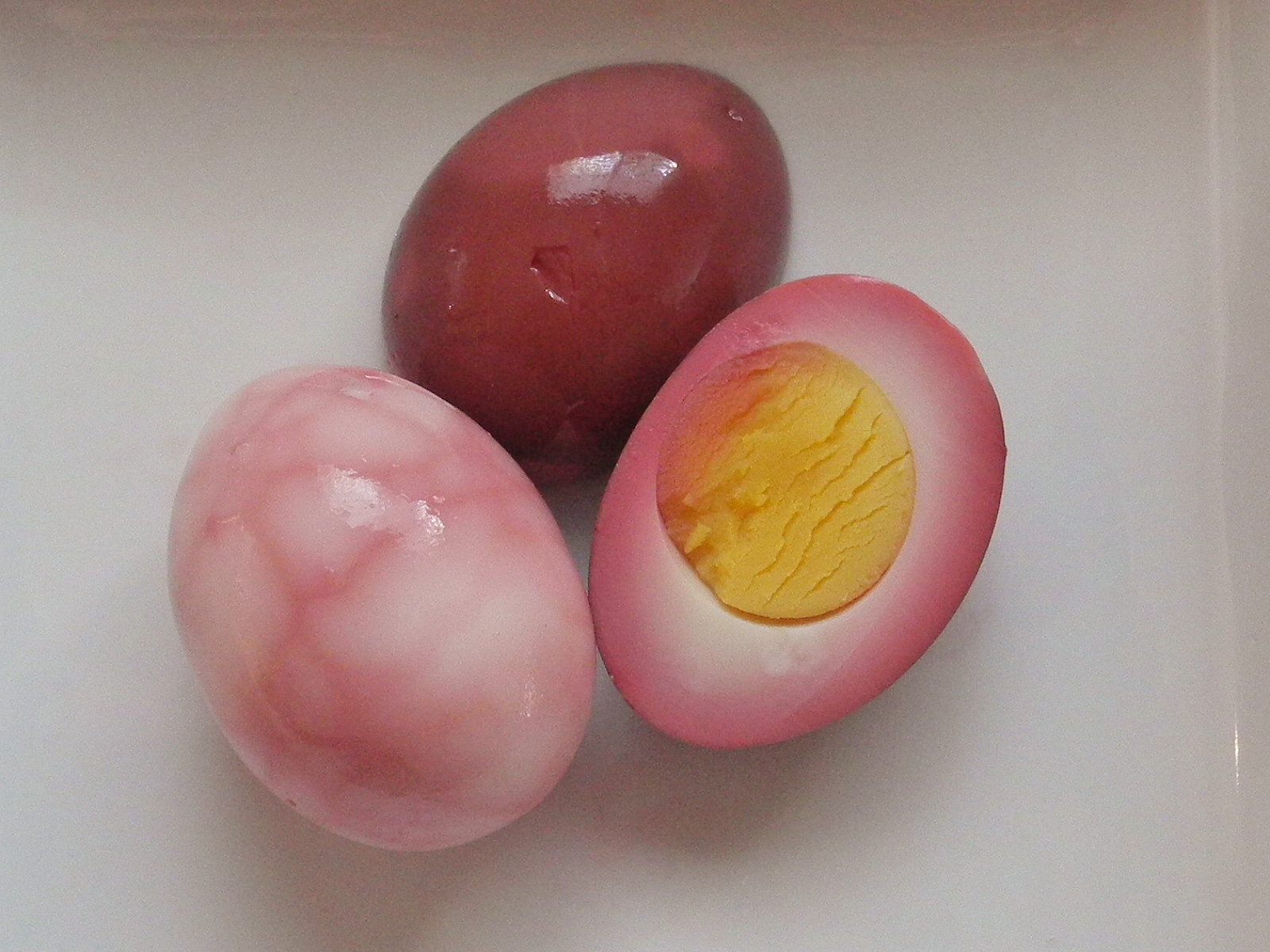 delish-dish-cooks-naturally-dyed-hard-boiled-eggs