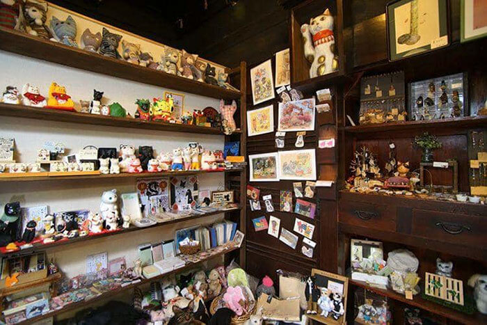 There Is A Japanese Cat Shrine, And Its Monks Are Adorable There Is A Japanese Cat Shrine, And Its Monks Are Adorable