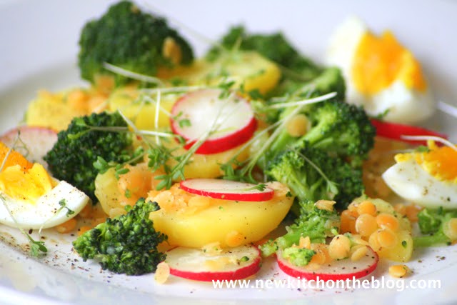 New Kitch On The Blog: Lückenbüßer II: Brokkoli-Kartoffelsalat mit Ei