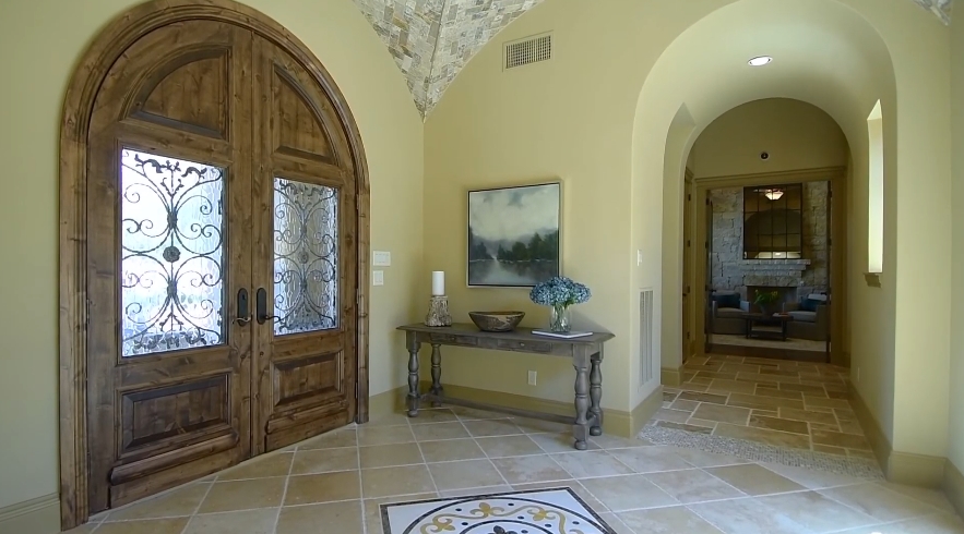 17 Photos vs. 11 Kings View, San Antonio, TX Luxury Home Interior Design Tour