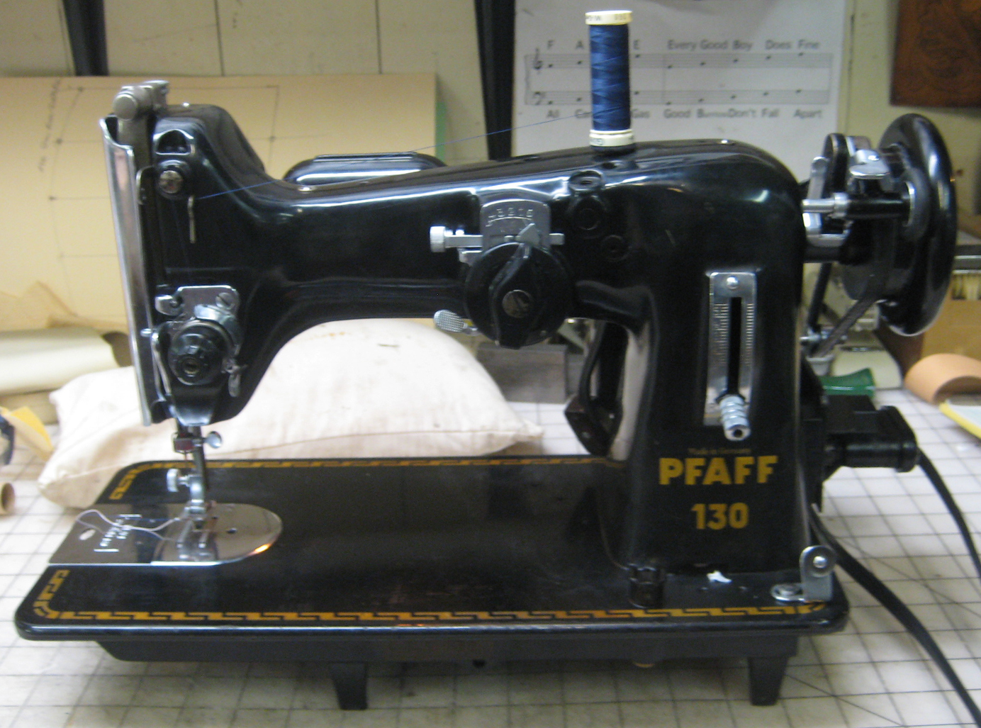 MI Vintage Sewing Machines Pfaff 130 (1952)