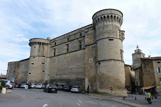 Castillo de Gordes, fachada Norte. Castillo de Gordes, fachada Norte.