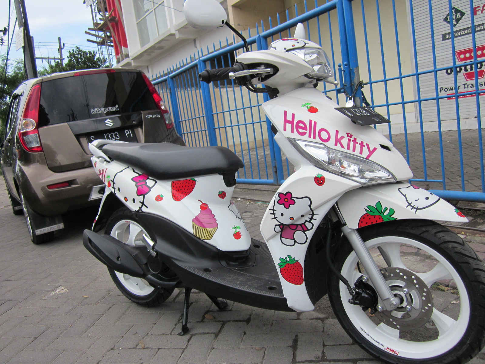 STICKER CUTTING VARIASI BUAT MOBIL N MOTOR Mio Hello Kitty